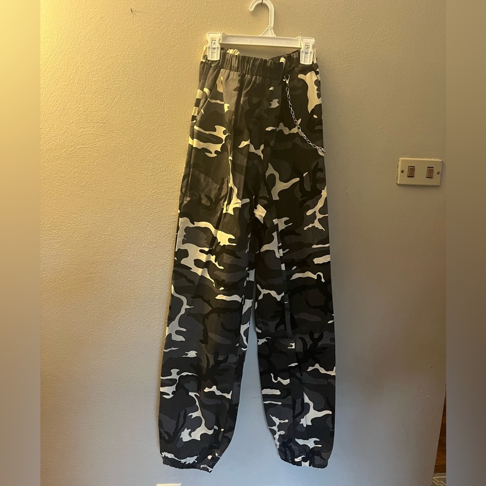 SHEIN Camo Joggers with Chain